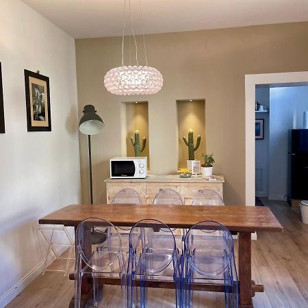 Luxury Apartment In City Center Florens Exteriör bild