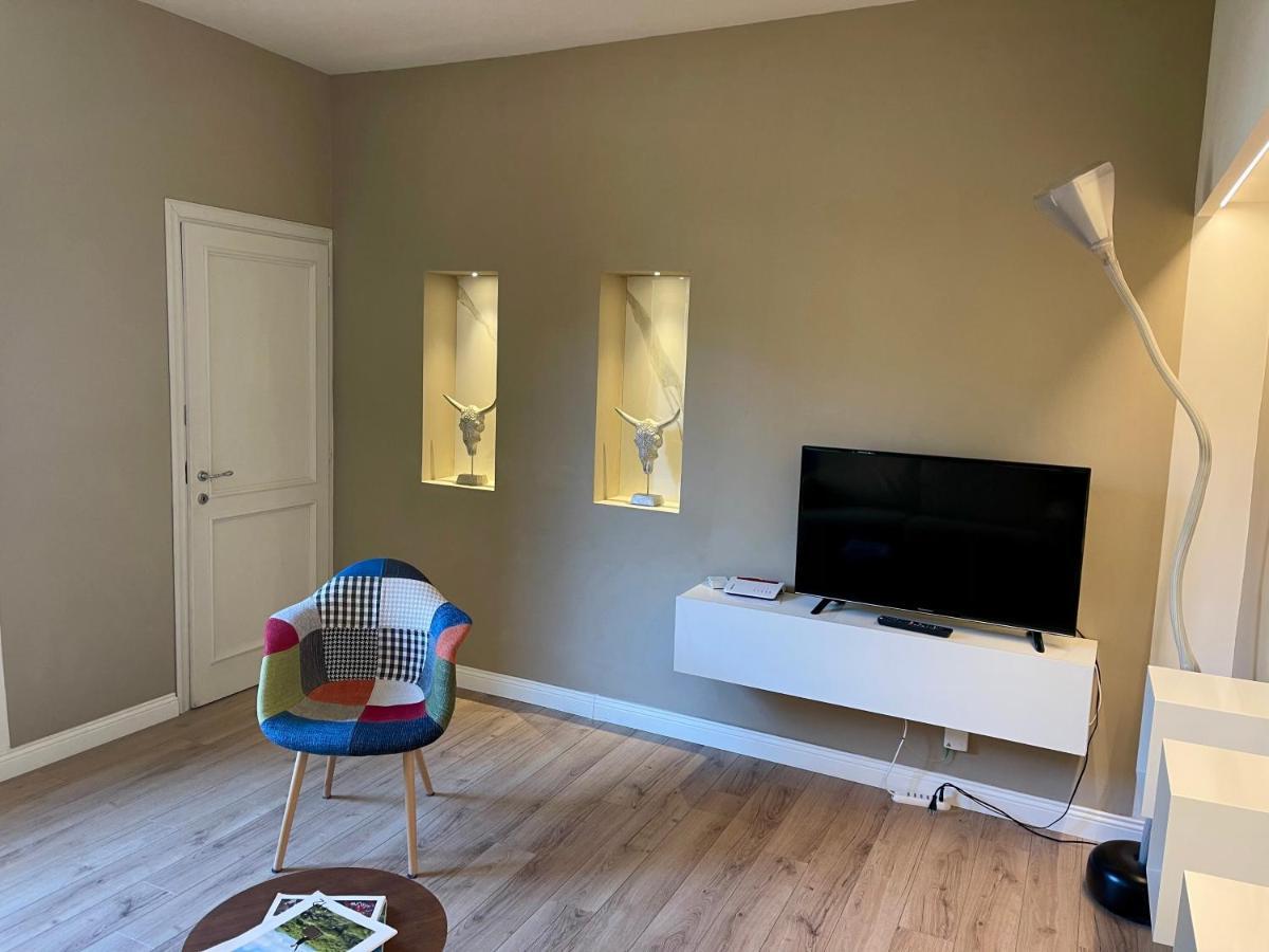 Luxury Apartment In City Center Florens Exteriör bild