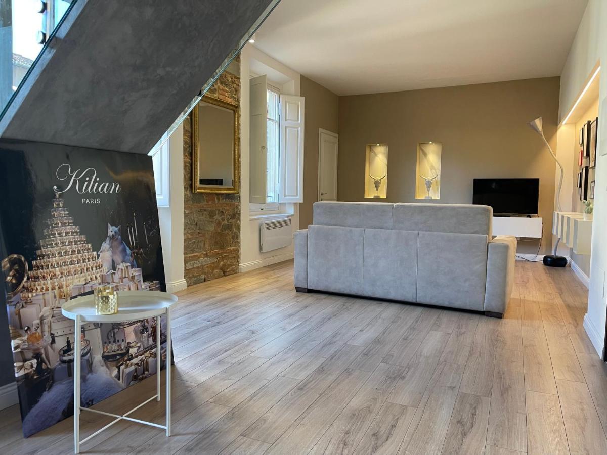 Luxury Apartment In City Center Florens Exteriör bild