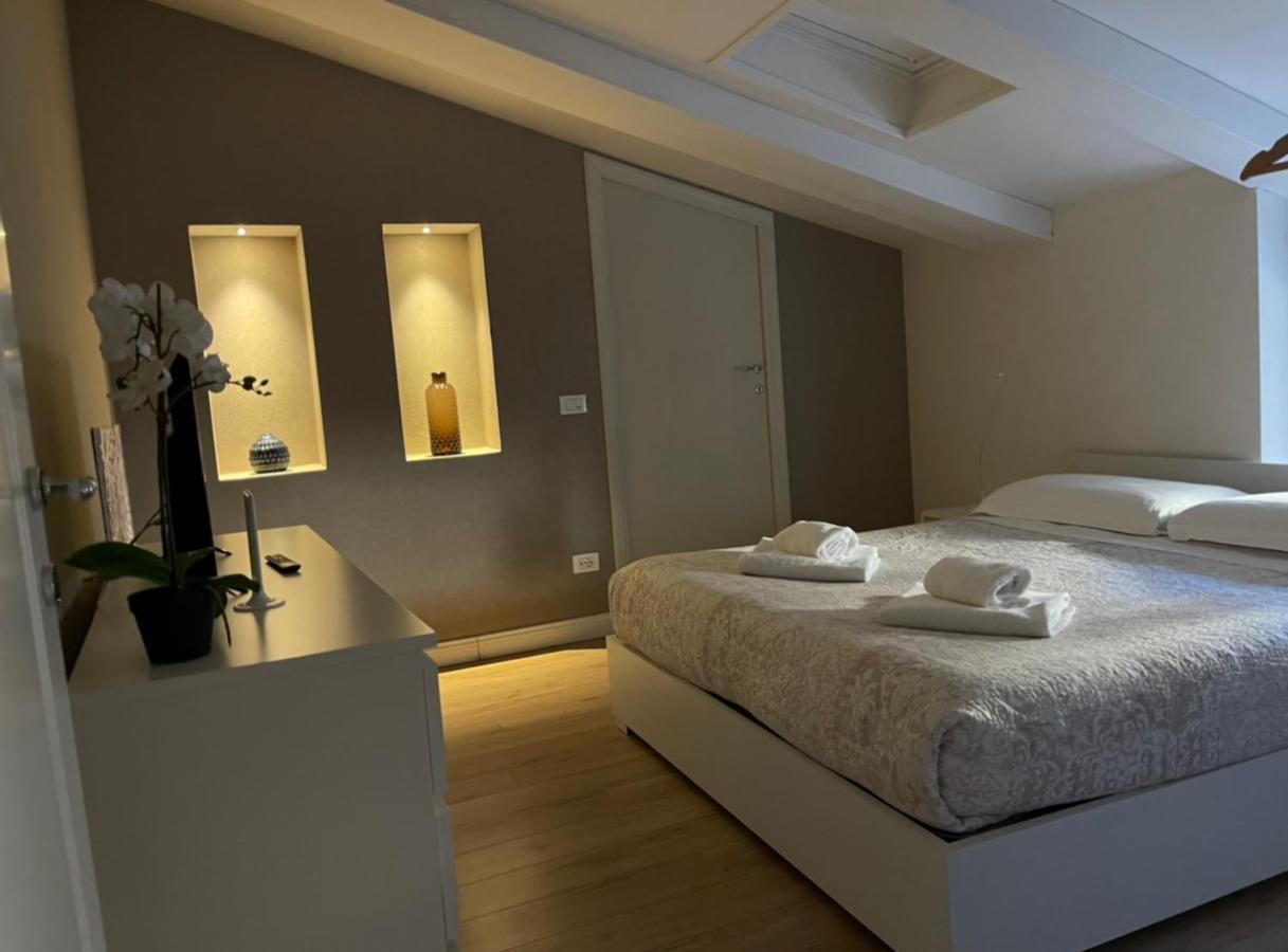 Luxury Apartment In City Center Florens Exteriör bild