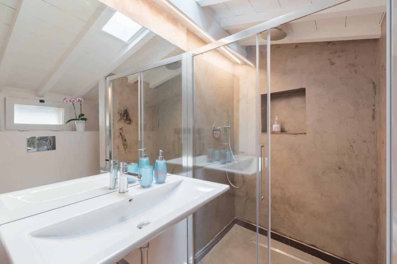 Luxury Apartment In City Center Florens Exteriör bild