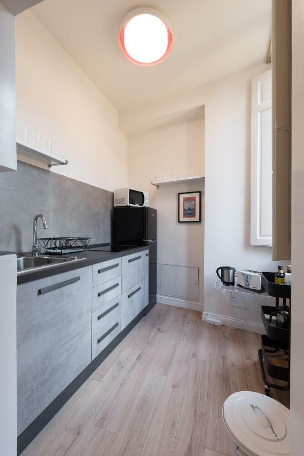 Luxury Apartment In City Center Florens Exteriör bild
