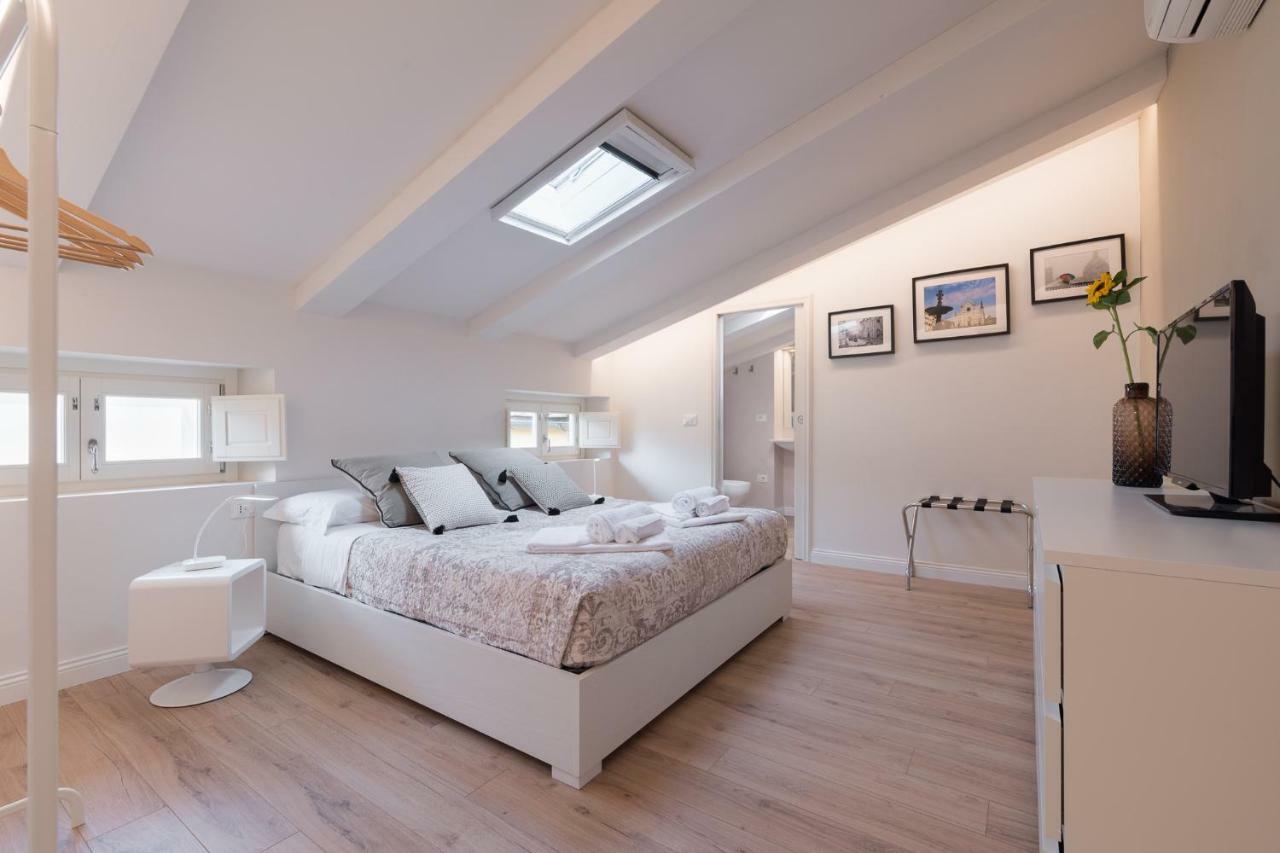 Luxury Apartment In City Center Florens Exteriör bild