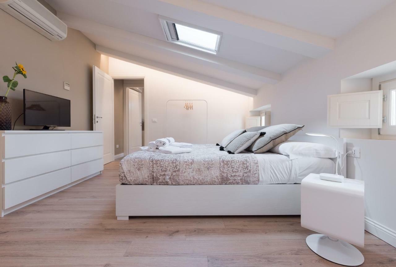 Luxury Apartment In City Center Florens Exteriör bild