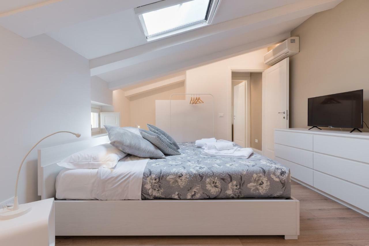 Luxury Apartment In City Center Florens Exteriör bild
