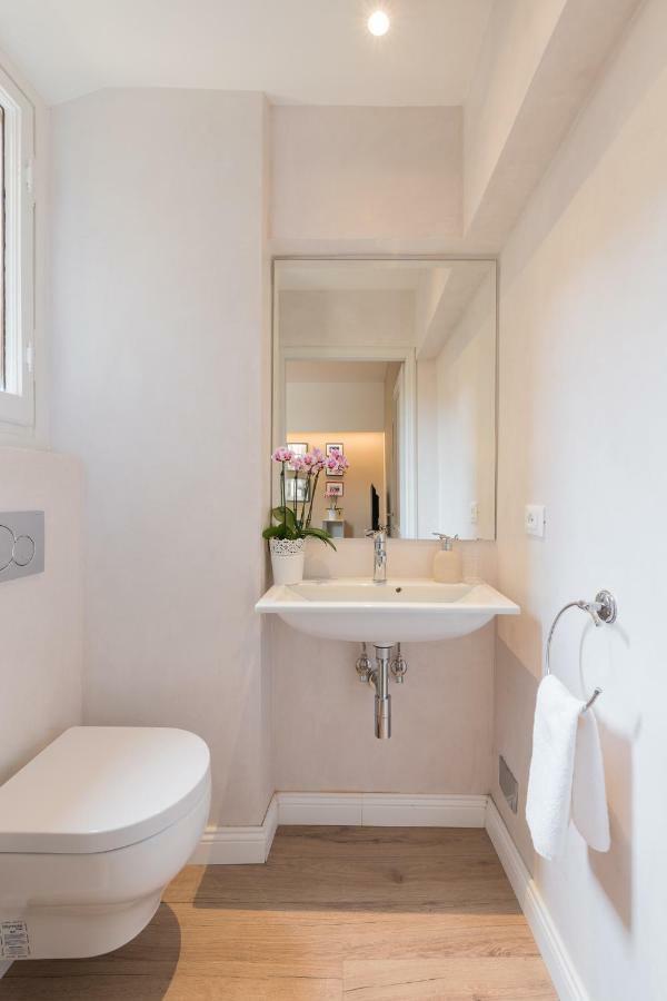 Luxury Apartment In City Center Florens Exteriör bild